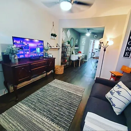 Convenient Location Downtown On The Creekside!-2