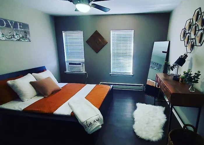 Vacation rental: Convenient Location Downtown On The Creekside!